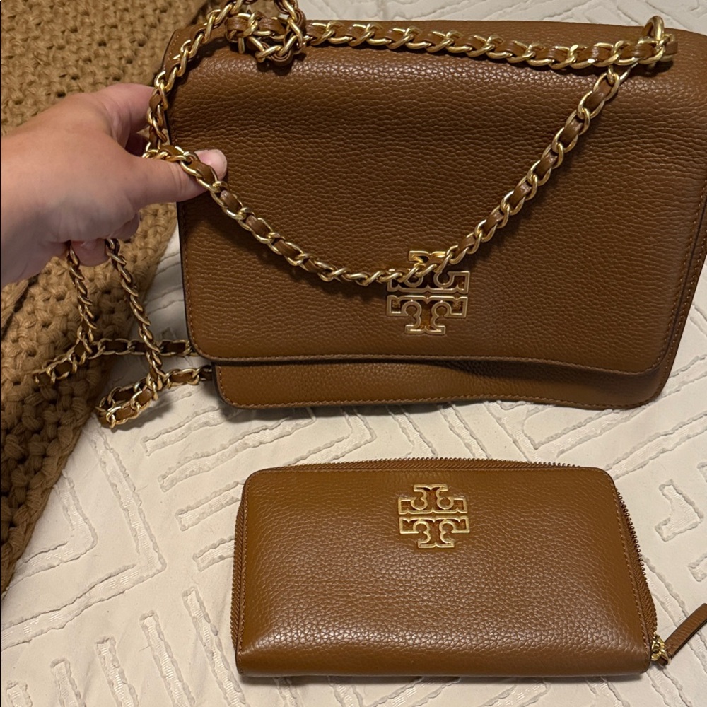 Tory Burch Tan Leather Crossbody Bag with Gold Chain - Picture 2 of 3